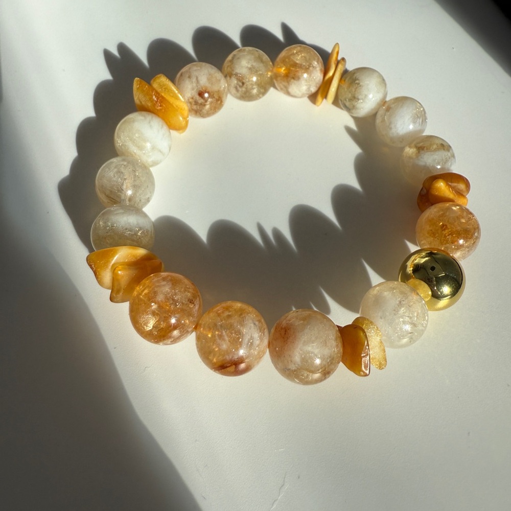 Elegant Gold and Cream Beaded Bracelet